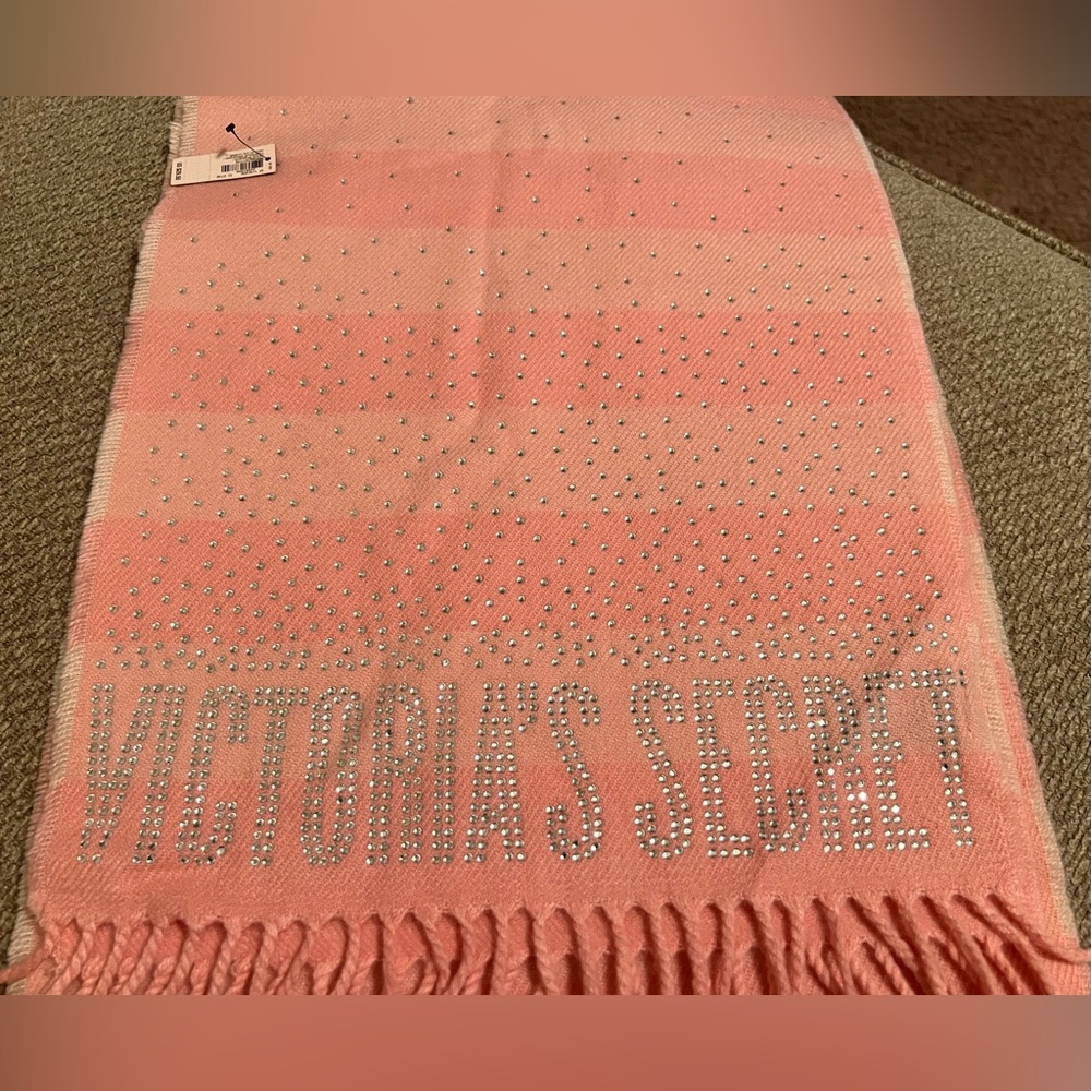 Victotia’s Secret Scarf